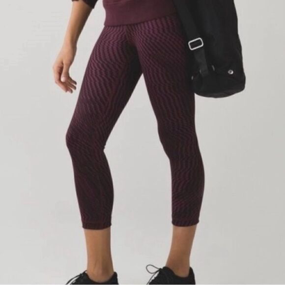 Lululemon | Athletica | Zig Zag | Wunder Under Cropped | black/maroon | leggings - Picture 1 of 6